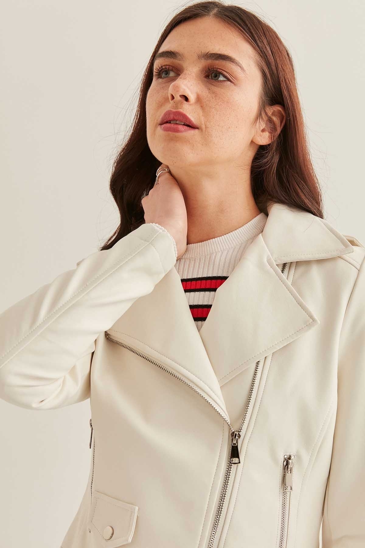 Omuzda Apolet Detaylı Suni Deri Ceket - Thumbnail