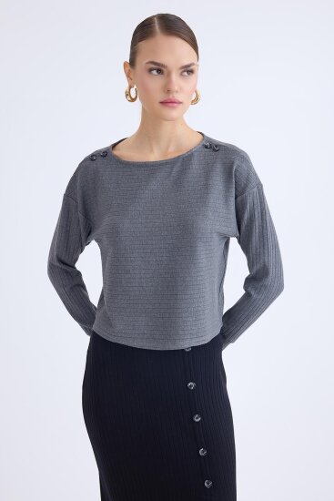 Omuzu Düğmeli Geniş Yaka Bluz - 1