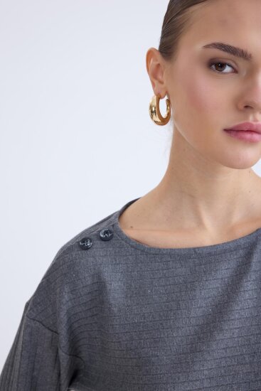 Omuzu Düğmeli Geniş Yaka Bluz - 6