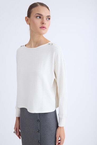 Omuzu Düğmeli Geniş Yaka Bluz - 9