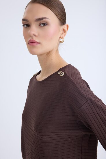 Omuzu Düğmeli Geniş Yaka Bluz - 13