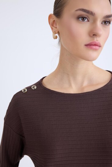 Omuzu Düğmeli Geniş Yaka Bluz - 16