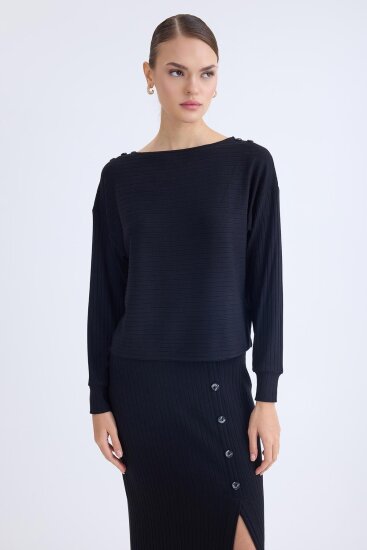 Omuzu Düğmeli Geniş Yaka Bluz - 17