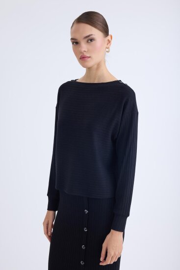 Omuzu Düğmeli Geniş Yaka Bluz - 19