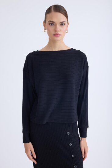 Omuzu Düğmeli Geniş Yaka Bluz - 21