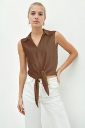 Önden Bağlamalı Sıfır Kol Bluz - 15