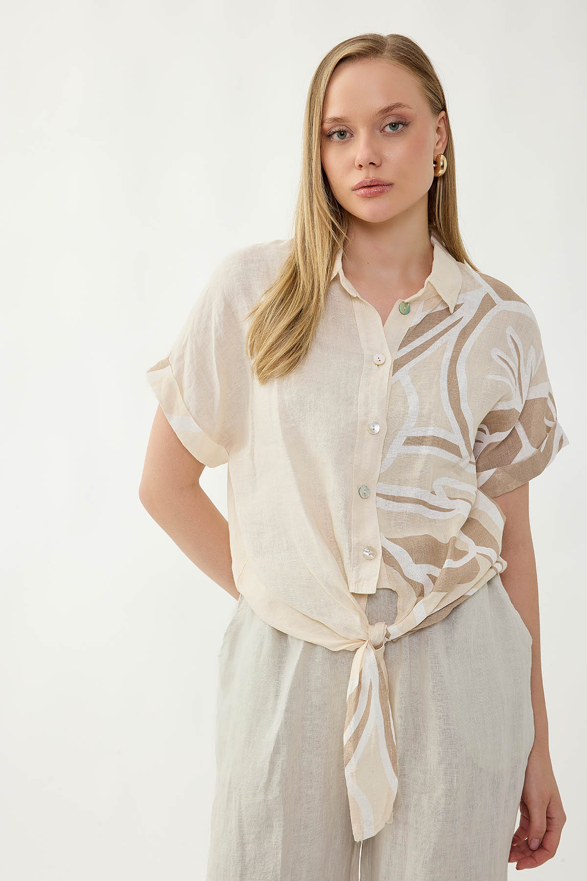 %100 Keten Önü Bağlamalı Tek Tarafı Çiçek Desen Kısa Kol Gömlek - Thumbnail