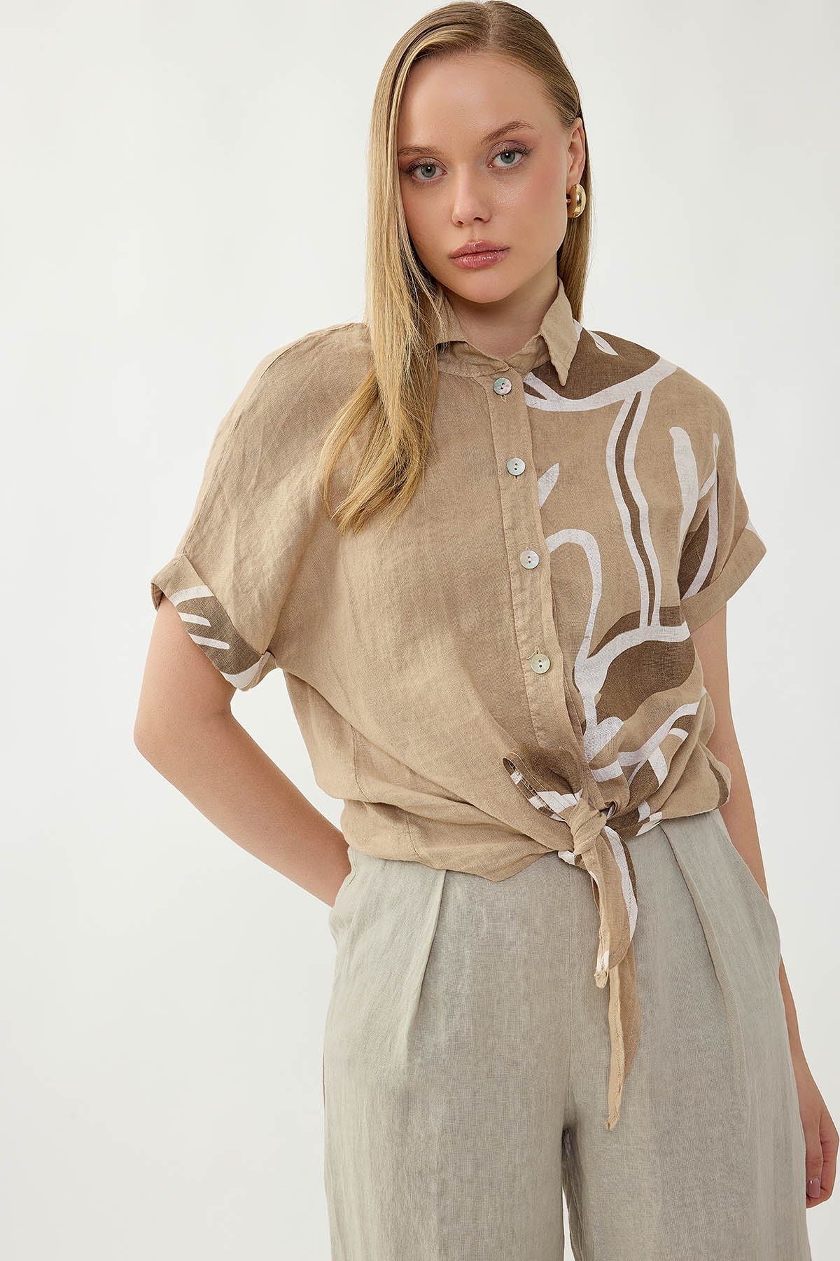 %100 Keten Önü Bağlamalı Tek Tarafı Çiçek Desen Kısa Kol Gömlek - Thumbnail