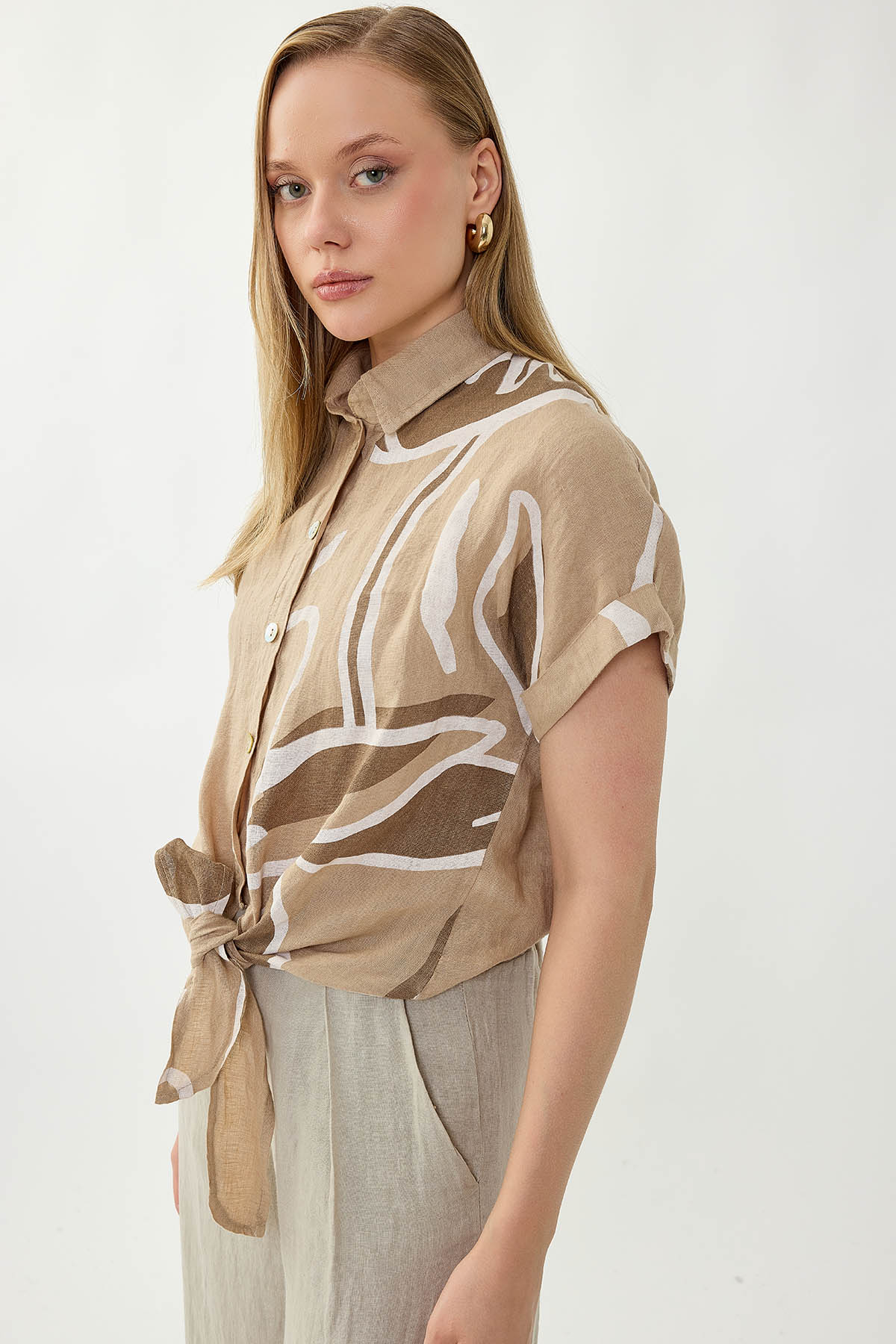 %100 Keten Önü Bağlamalı Tek Tarafı Çiçek Desen Kısa Kol Gömlek - Thumbnail