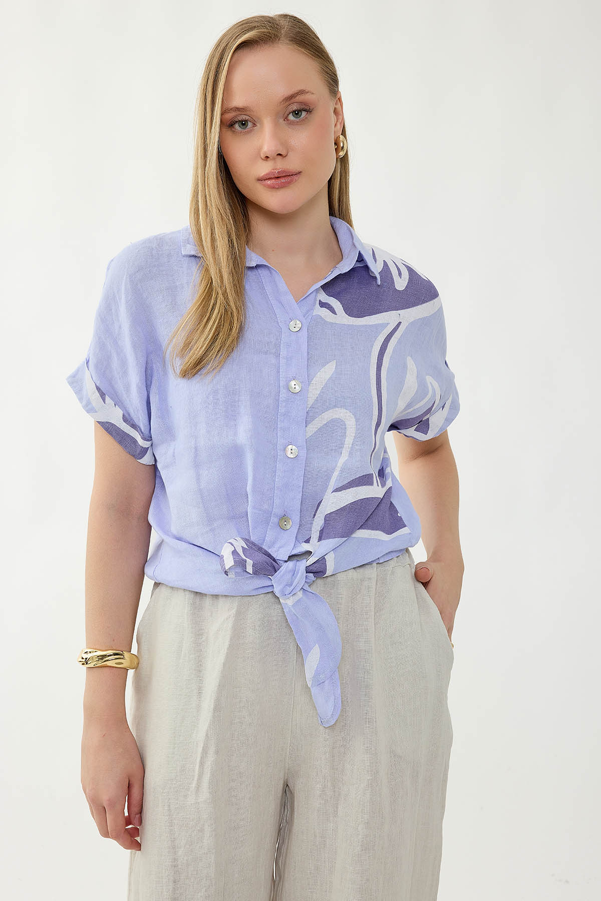 %100 Keten Önü Bağlamalı Tek Tarafı Çiçek Desen Kısa Kol Gömlek - Thumbnail