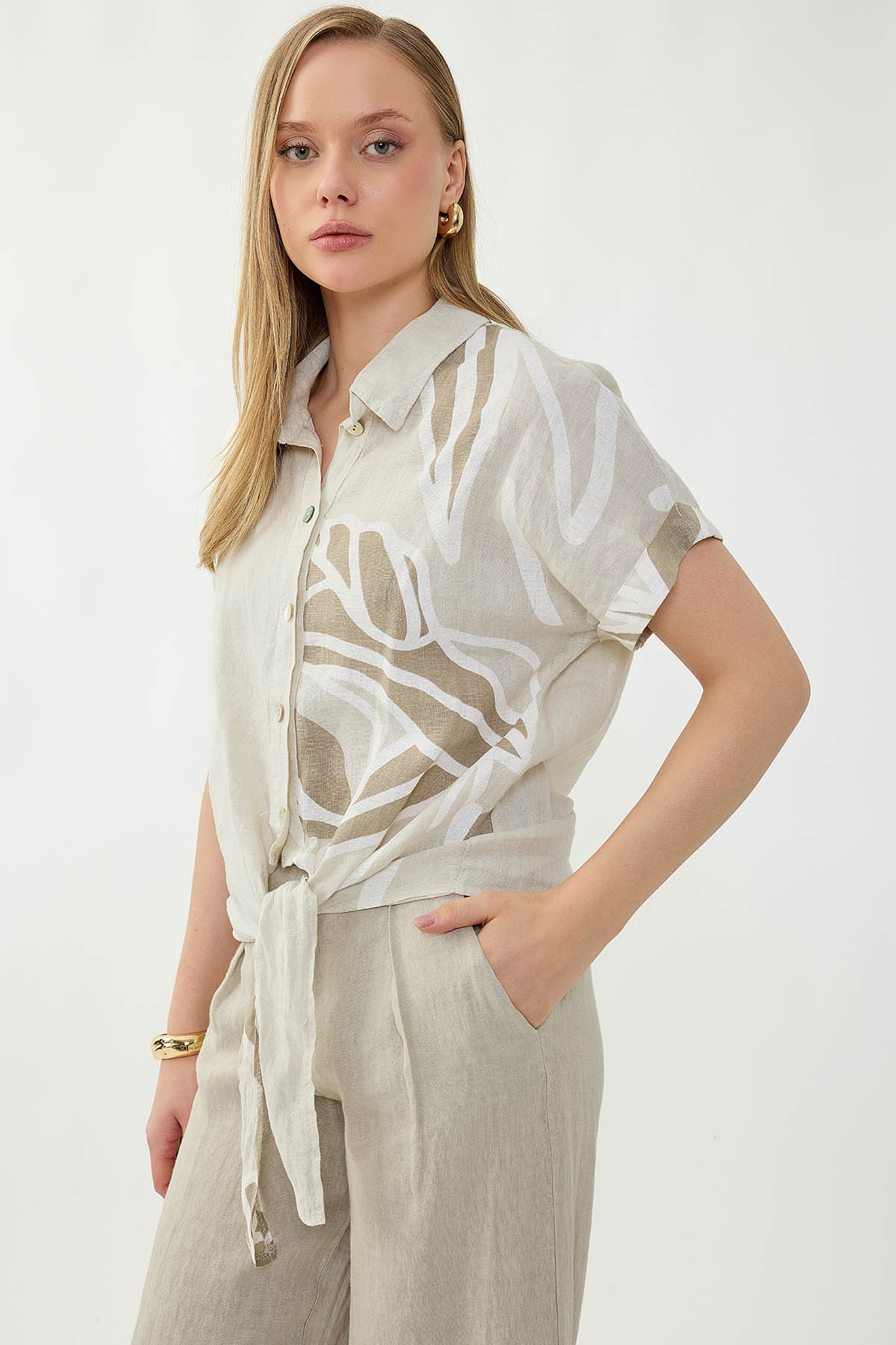 %100 Keten Önü Bağlamalı Tek Tarafı Çiçek Desen Kısa Kol Gömlek - Thumbnail