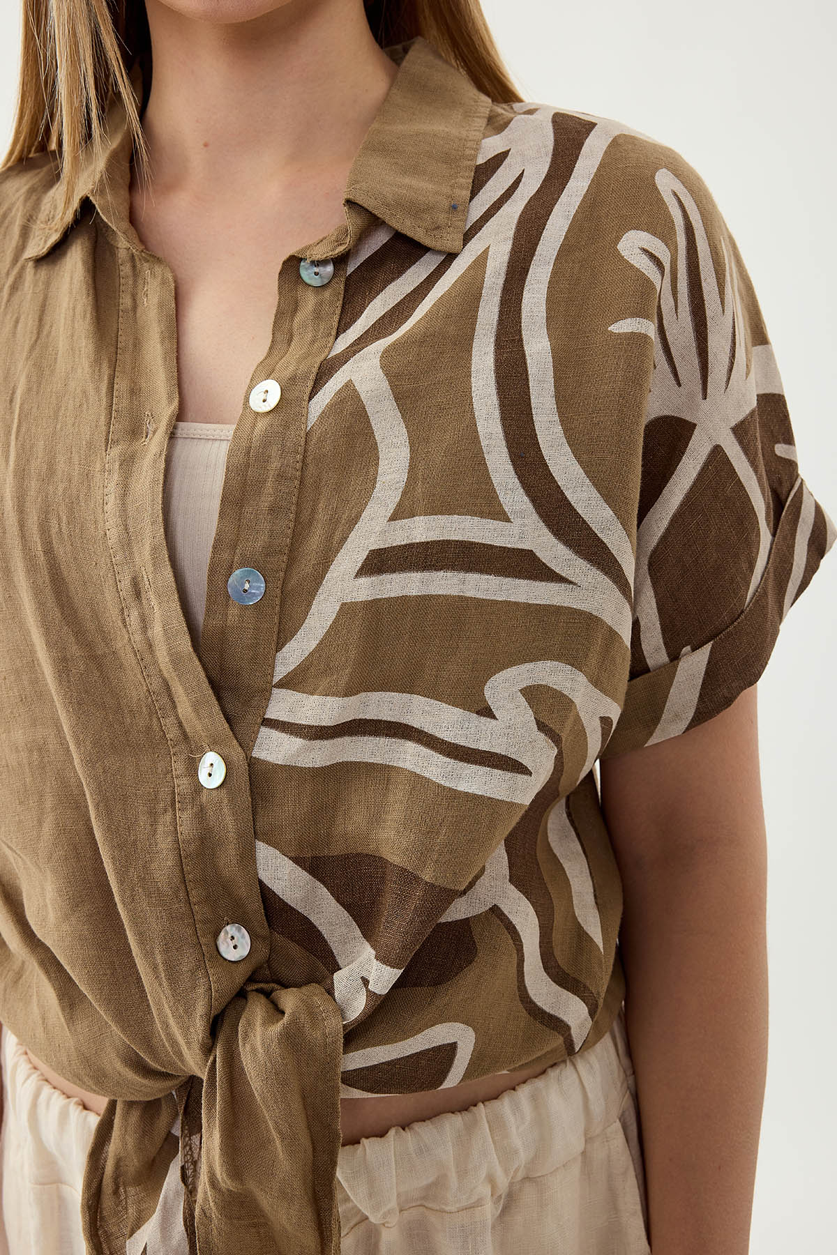 %100 Keten Önü Bağlamalı Tek Tarafı Çiçek Desen Kısa Kol Gömlek - Thumbnail