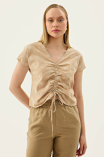 Önü Büzgülü Çiçekli Kısa Kol Bluz