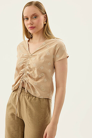 Önü Büzgülü Çiçekli Kısa Kol Bluz (1)