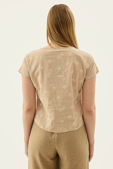 Önü Büzgülü Çiçekli Kısa Kol Bluz - 4