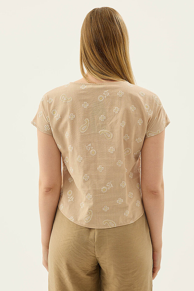 Önü Büzgülü Çiçekli Kısa Kol Bluz - 4