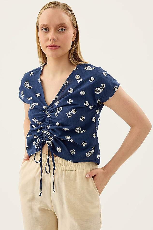 Önü Büzgülü Çiçekli Kısa Kol Bluz - 6