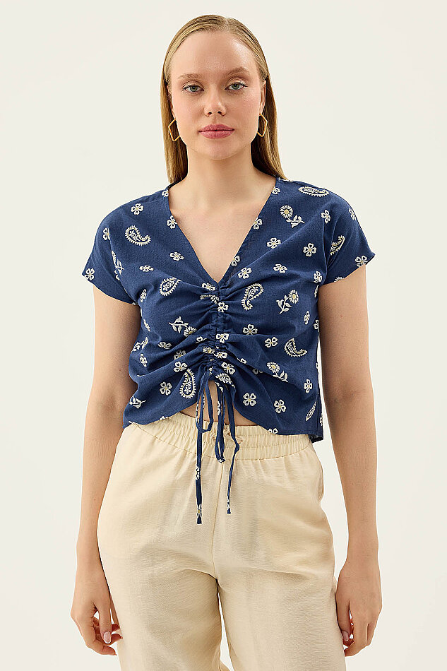 Önü Büzgülü Çiçekli Kısa Kol Bluz - 5