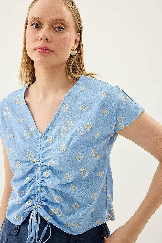 Önü Büzgülü Çiçekli Kısa Kol Bluz - 12