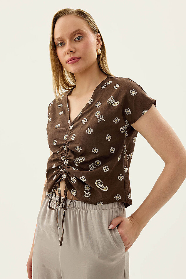 Önü Büzgülü Çiçekli Kısa Kol Bluz - 16