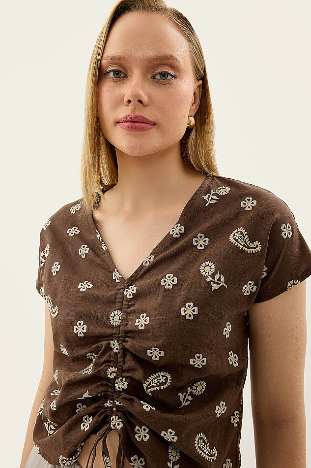 Önü Büzgülü Çiçekli Kısa Kol Bluz - 19