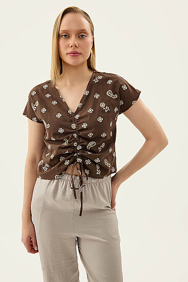 Önü Büzgülü Çiçekli Kısa Kol Bluz - 21