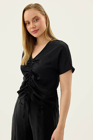 Önü Büzgülü Kısa Kol Saten Bluz - 7