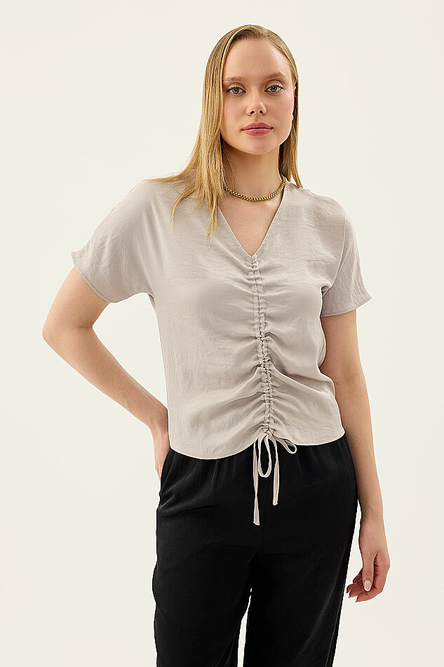 Önü Büzgülü Kısa Kol Saten Bluz - 13