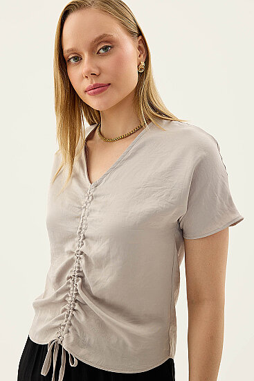 Önü Büzgülü Kısa Kol Saten Bluz - 14