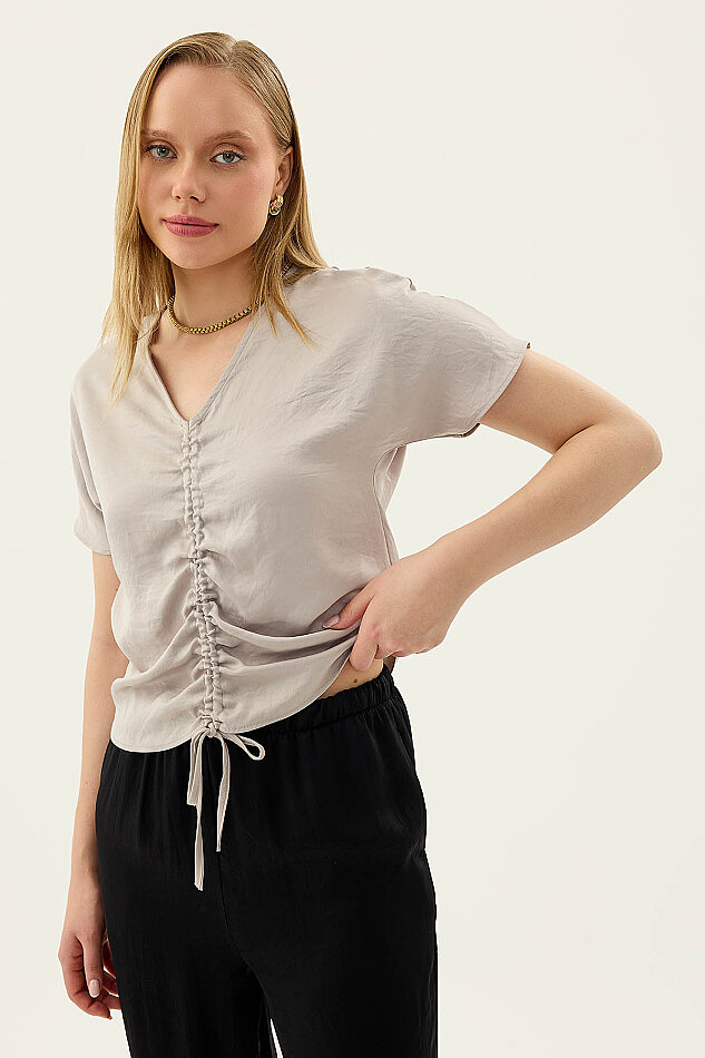 Önü Büzgülü Kısa Kol Saten Bluz - 15