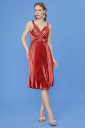 Önü Desenli Piliseli Elbise - 8