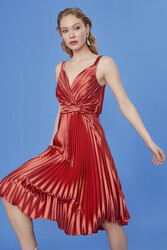 Önü Desenli Piliseli Elbise - 10