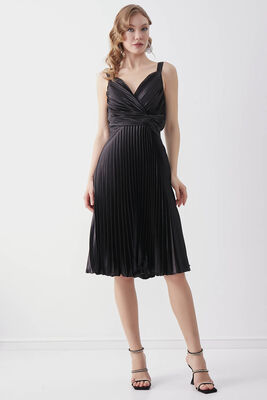 Önü Desenli Piliseli Elbise - 19