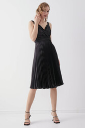 Önü Desenli Piliseli Elbise - 21