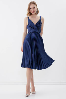 Önü Desenli Piliseli Elbise - 35