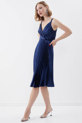 Önü Desenli Piliseli Elbise - 36