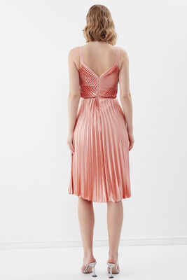 Önü Desenli Piliseli Elbise - 44