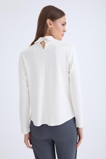 Önü Detaylı Uzun Kol Bluz - 4
