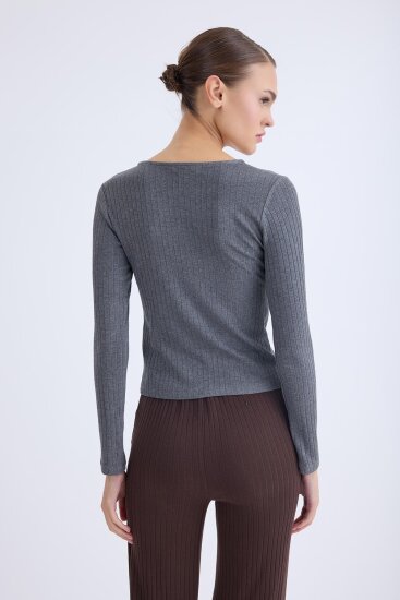 Önü Düğmeli Fitilli Uzun Kol Bluz - 10