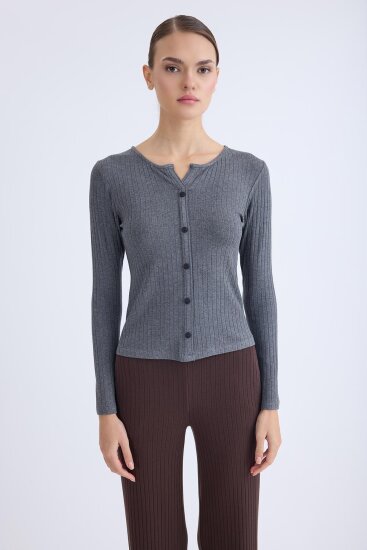 Önü Düğmeli Fitilli Uzun Kol Bluz - 11