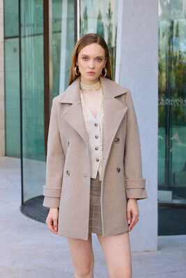 VİTRİN - Önü Düğmeli Kuşaklı Kısa Kaşe Kaban