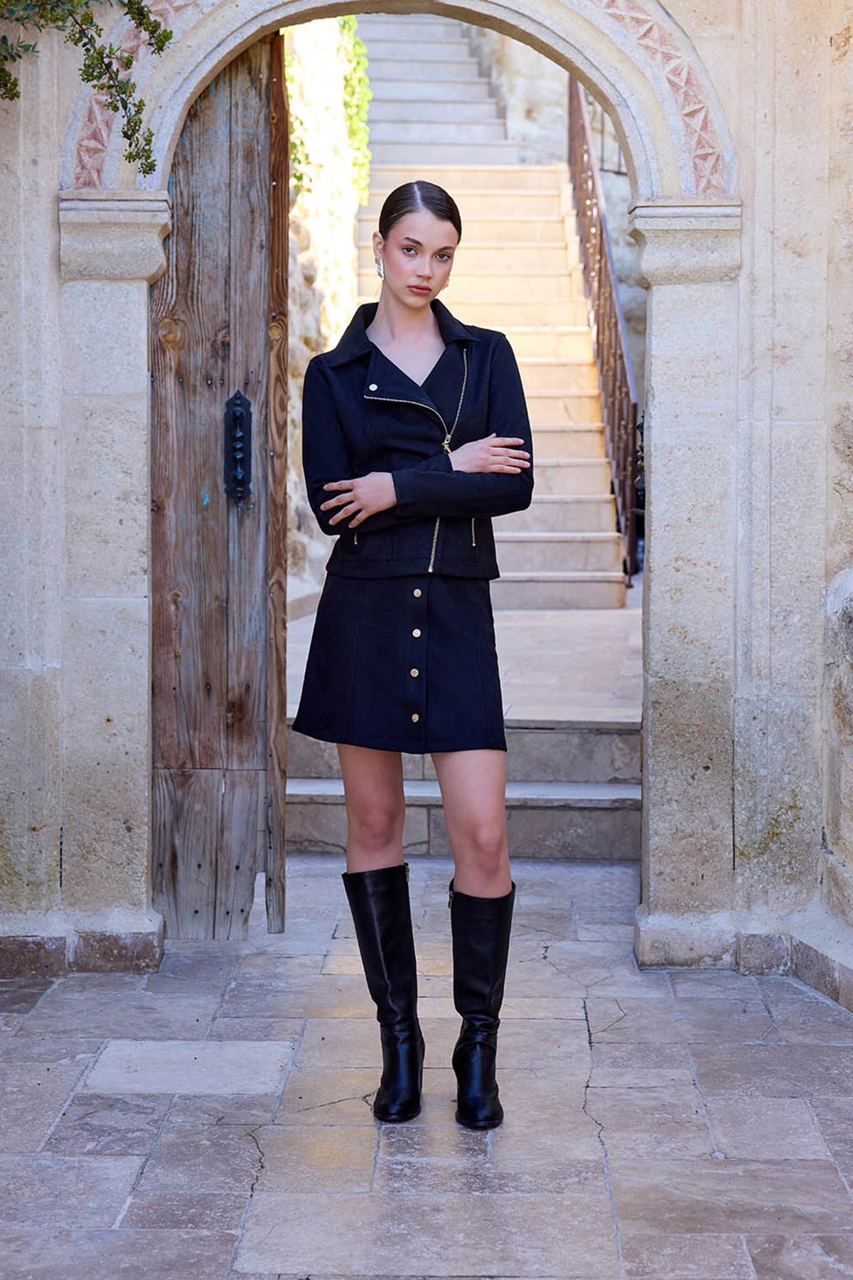 VİTRİN - Önü Düğmeli Mini Süet Etek (1) VİTRİN - Önü Düğmeli Mini Süet Etek (1)