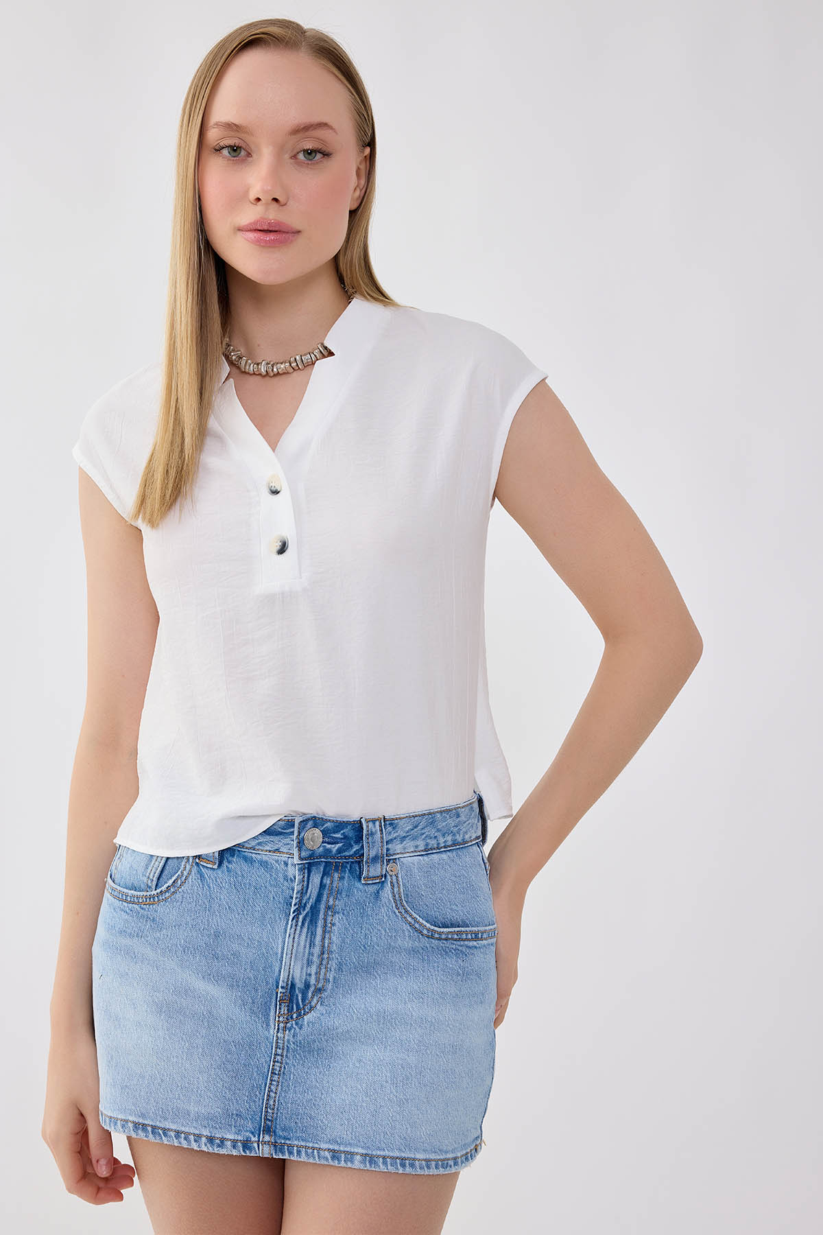 VİTRİN - Önü Düğmeli V Yaka Bluz (1)