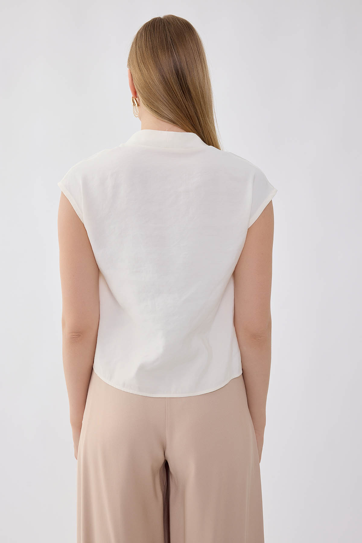 Önü Düğmeli V Yaka Bluz - Thumbnail