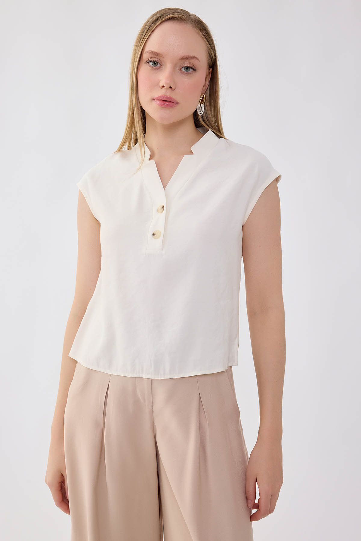 Önü Düğmeli V Yaka Bluz - Thumbnail