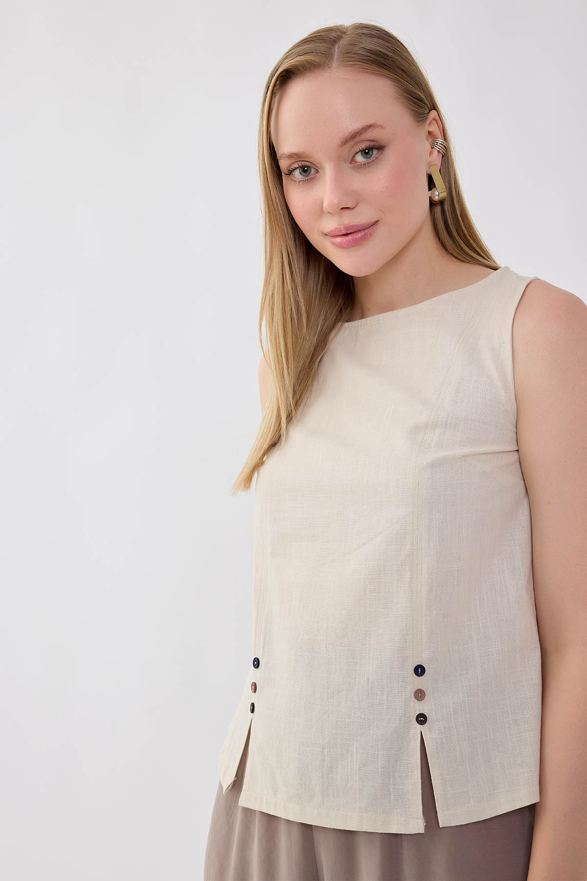 Sıfır Kol Düğmeli Keten Bluz - Thumbnail