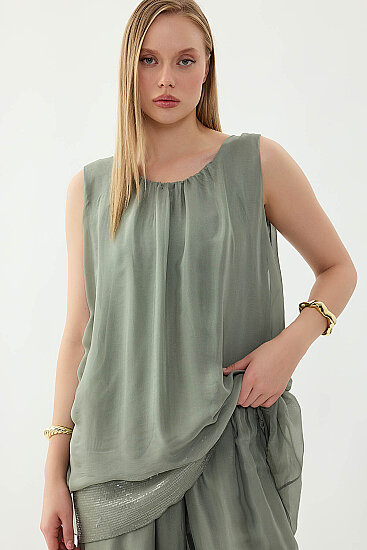 Sıfır Kol Etek Ucu Pullu İpek Bluz - 17