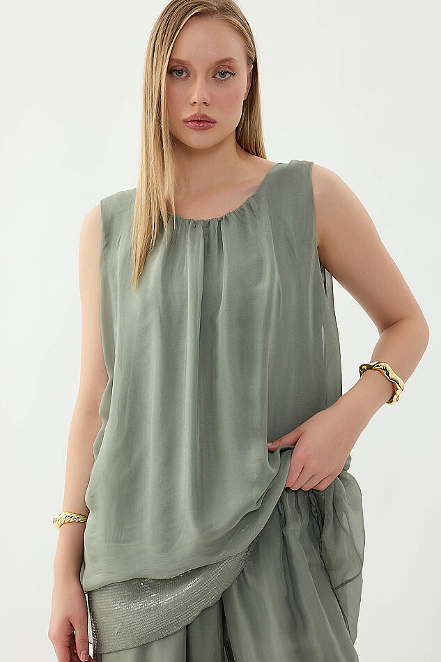 Sıfır Kol Etek Ucu Pullu İpek Bluz - 17