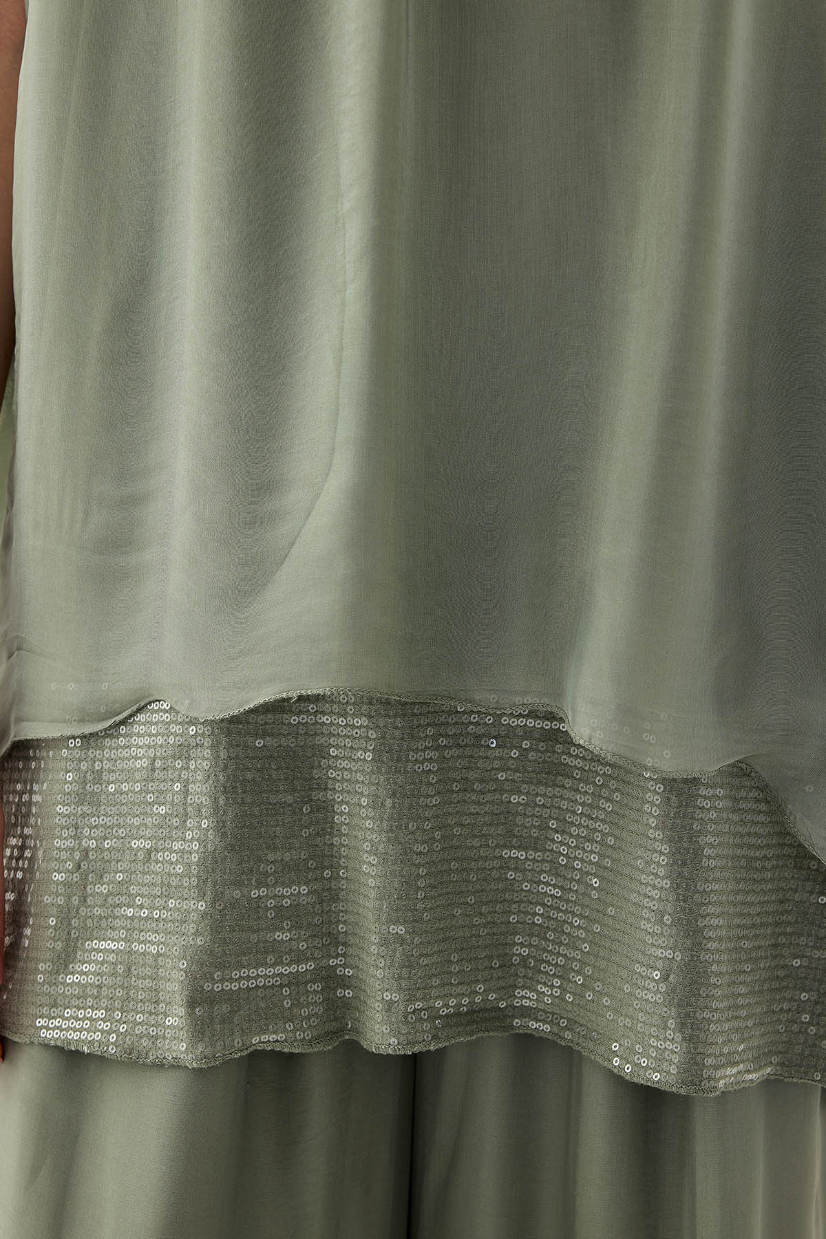 Sıfır Kol Etek Ucu Pullu İpek Bluz - Thumbnail