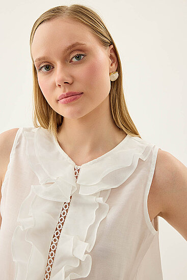 Sıfır Kol Fırfır Ve Güpür Detaylı Bluz - 30